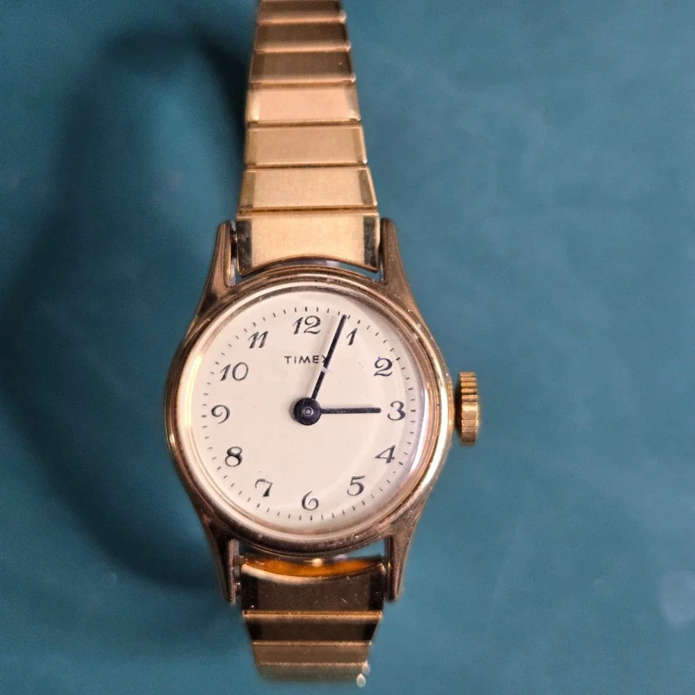 Timex Vintage Ladies Gold Tone Watch Cream Dial Arabic Numerals Expansion Band 6